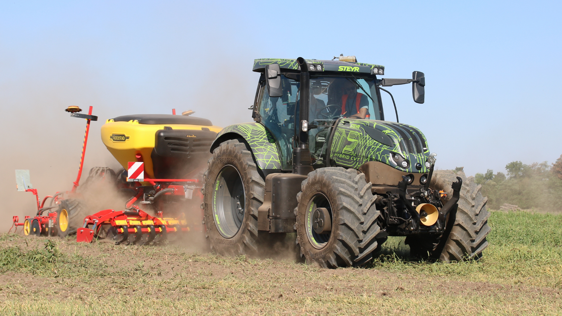 Steyr zeigt seinen Hybrid Traktor auf der Agritechnica 2023